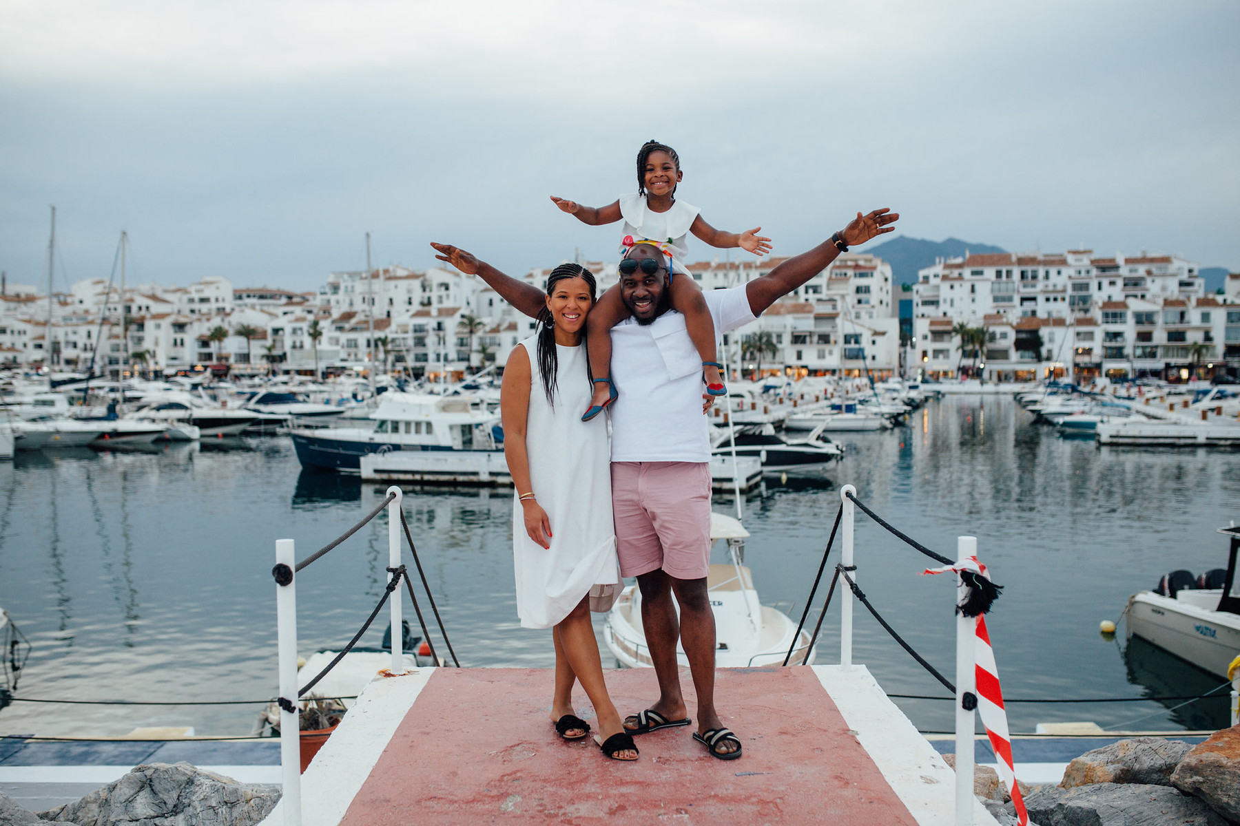 Family photo shooting in the Port Banus in Marbella